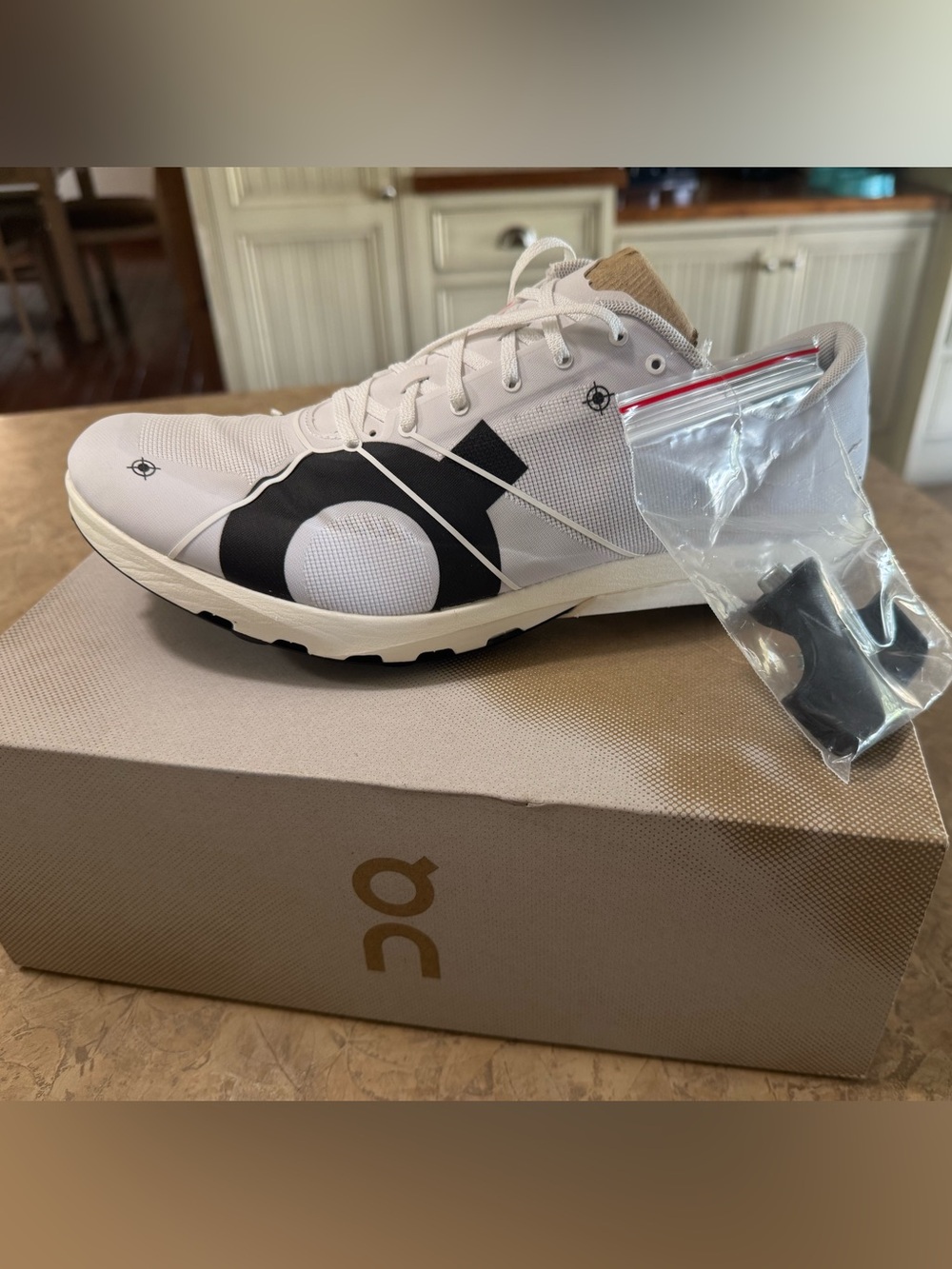 On cloud cloud spike 10000m Sz 9.5 men's